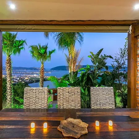 Knysna Lodge - Self Catering Unit With Woodfired Hot Tub Buitenkant foto