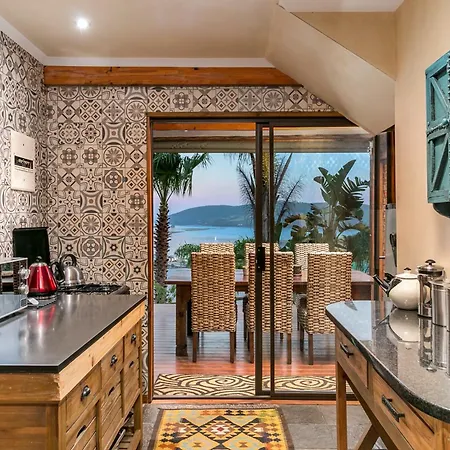 Knysna Lodge - Self Catering Unit With Woodfired Hot Tub Buitenkant foto