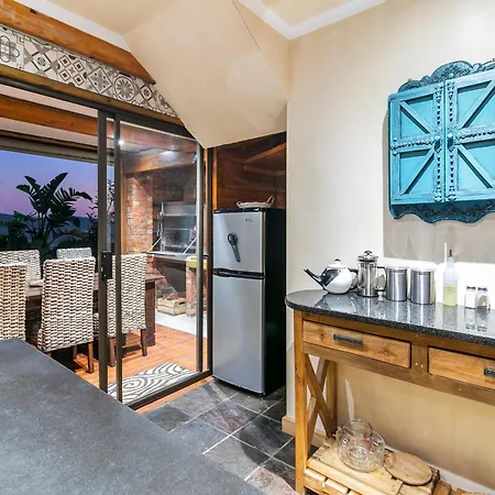 Knysna Lodge - Self Catering Unit With Woodfired Hot Tub Buitenkant foto