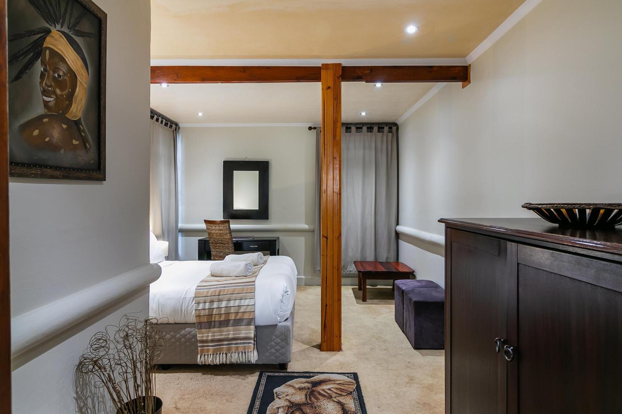 Homestay - Self Catering Unit With Woodfired Hot Tub Knysna