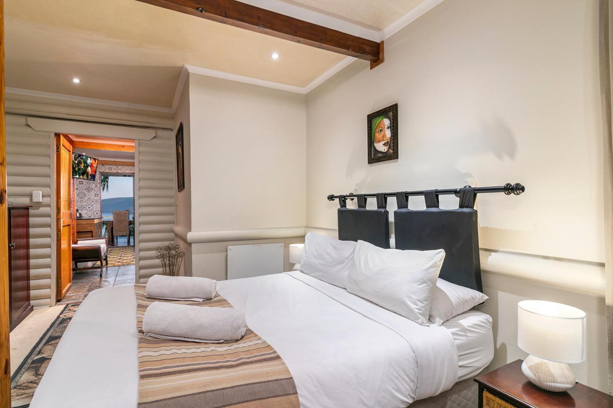 - Self Catering Unit With Woodfired Hot Tub Homestay Knysna
