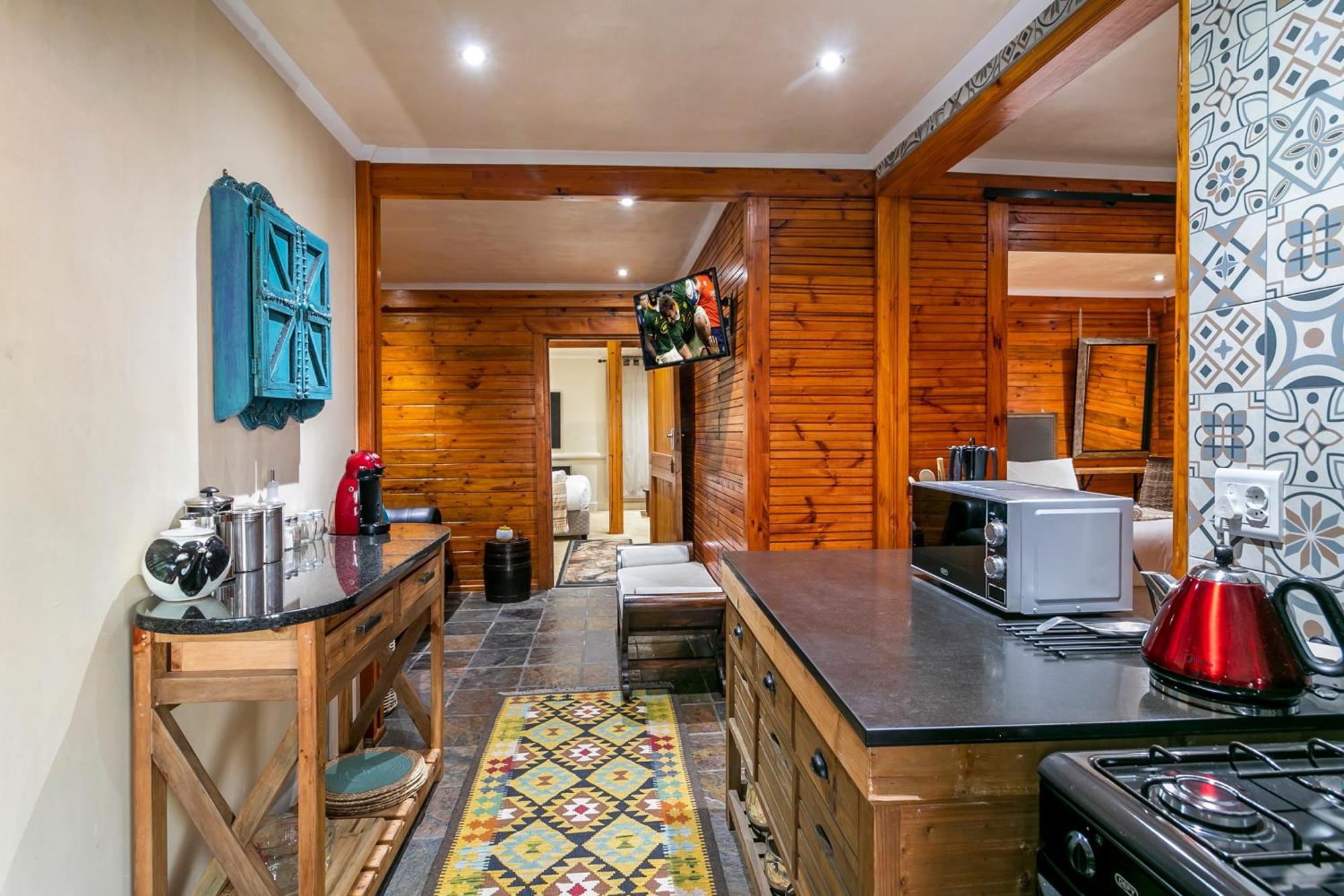 Homestay - Self Catering Unit With Woodfired Hot Tub Knysna